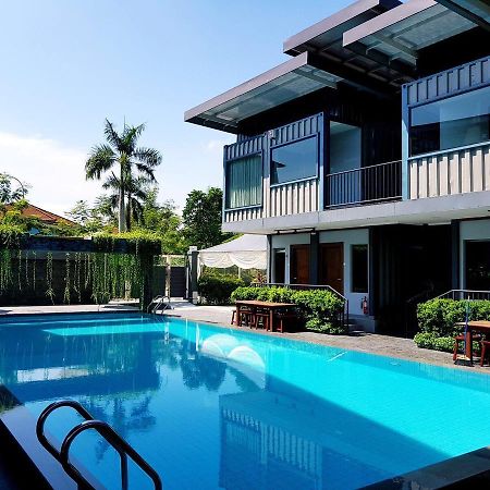 Kluang Container Swimming Pool Hotel Extérieur photo
