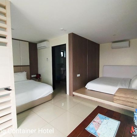 Kluang Container Swimming Pool Hotel Extérieur photo