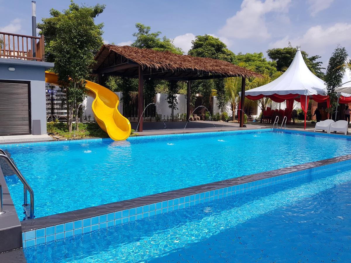 Kluang Container Swimming Pool Hotel Extérieur photo