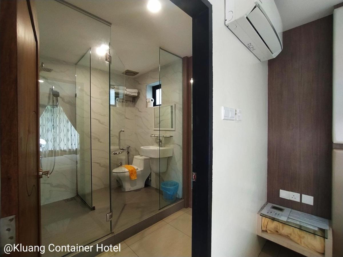 Kluang Container Swimming Pool Hotel Extérieur photo
