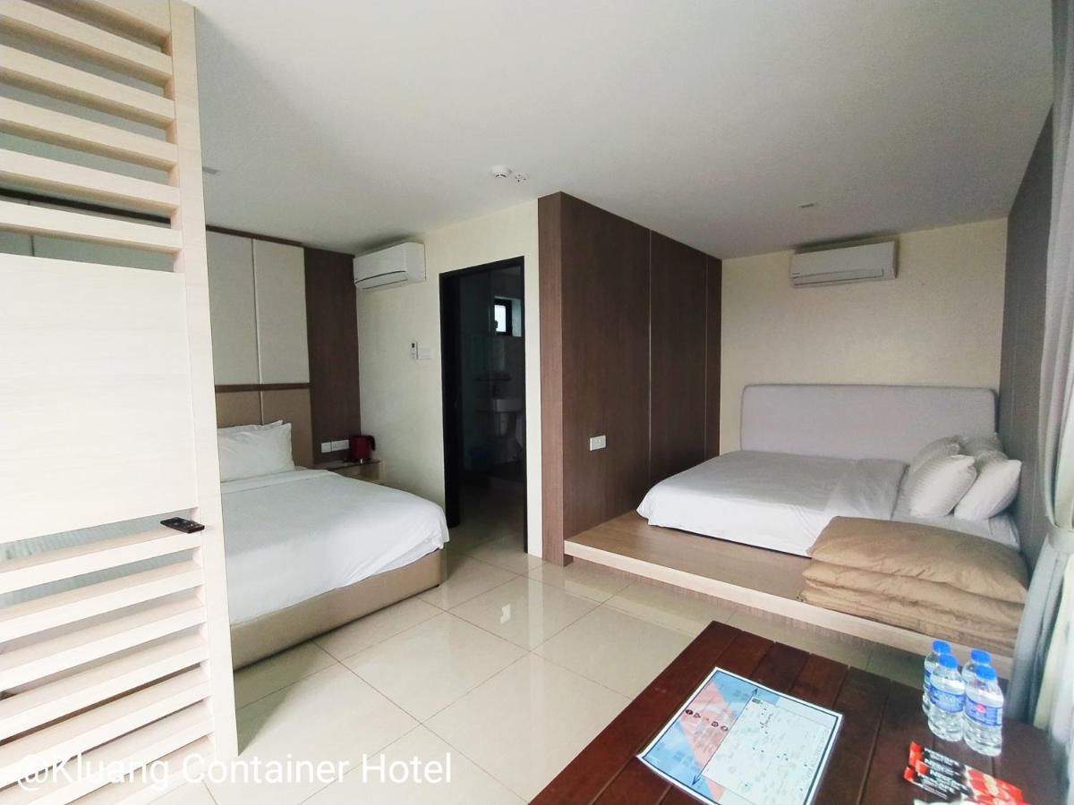 Kluang Container Swimming Pool Hotel Extérieur photo
