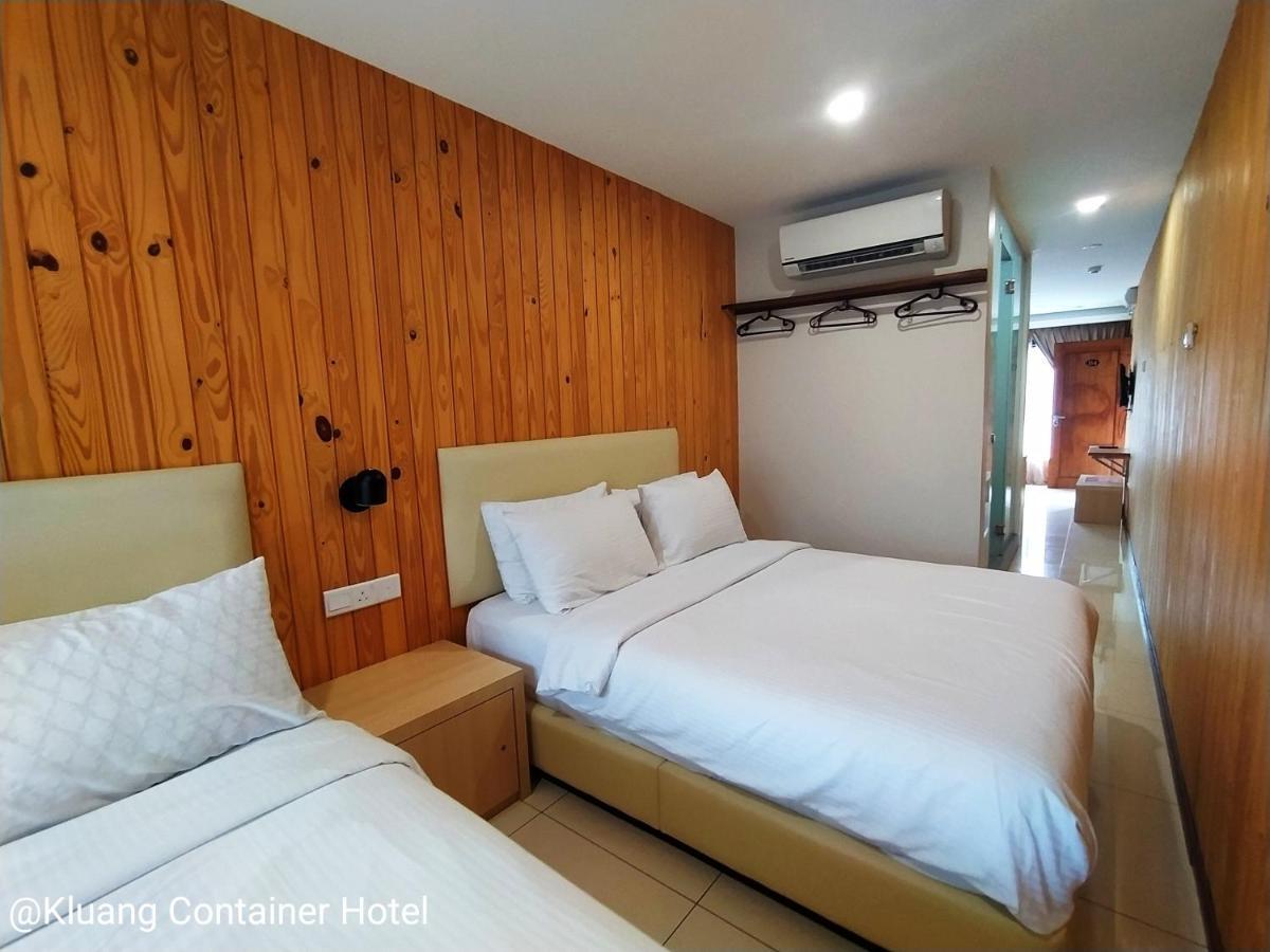 Kluang Container Swimming Pool Hotel Extérieur photo