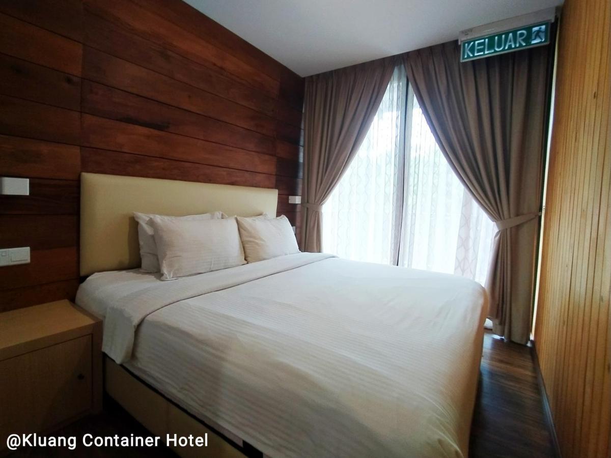 Kluang Container Swimming Pool Hotel Extérieur photo